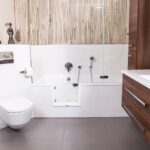 salle-de-bain-rénovée - porte-de-baignoire-magic-bad - installation-sécurisée - seniors - moselle - grand-est