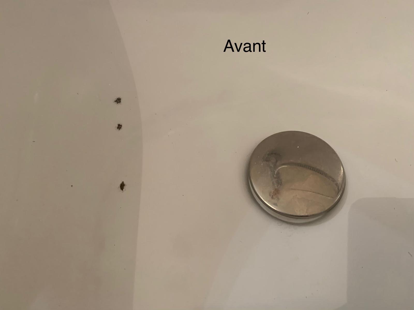 reemaillage-baignoire-blanche-ancienne-salle-de-bain-moselle reparation-email-baignoire-sans-demolition-sarreguemines reemaillage-baignoire-camping-mobilhome-grand-est renovation-lavabo-emaille-fissure-location-sans-travaux avant-apres-reemaillage-douche-locale-metz-nancy
