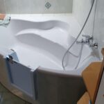 salle-de-bain-rénovée - porte-de-baignoire-magic-bad - installation-sécurisée - seniors - moselle - grand-est