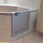 salle-de-bain-rénovée - porte-de-baignoire-magic-bad - installation-sécurisée - seniors - moselle - grand-est