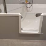 salle-de-bain-rénovée - porte-de-baignoire-magic-bad - installation-sécurisée - seniors - moselle - grand-est