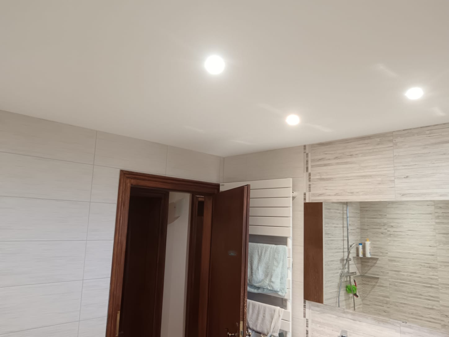 installation-plafond-tendu-a-froid-pose-rapide-sans-travaux-en-moselle-et-alsace