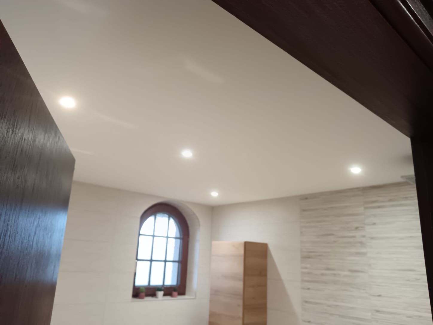 installation-plafond-tendu-a-froid-pose-rapide-sans-travaux-en-moselle-et-alsace
