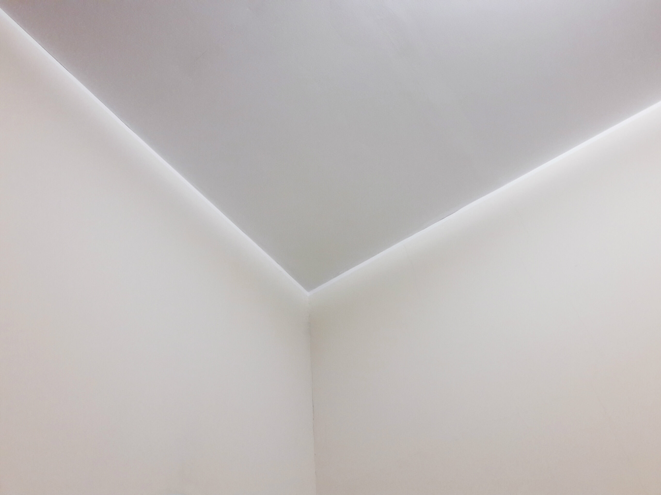 installation-plafond-tendu-a-froid-pose-rapide-sans-travaux-en-moselle-et-alsace
