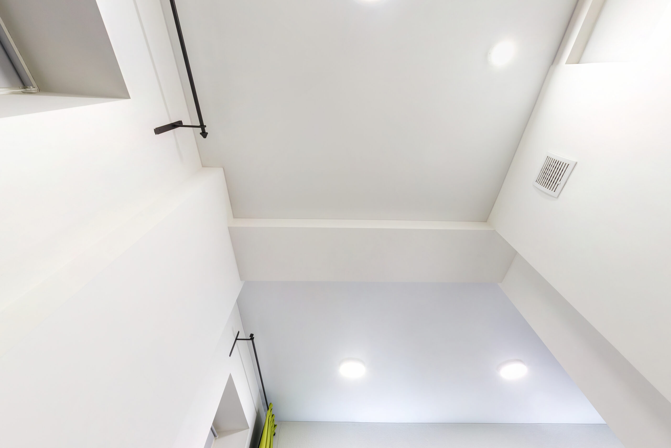 installation-plafond-tendu-a-froid-pose-rapide-sans-travaux-en-moselle-et-alsace